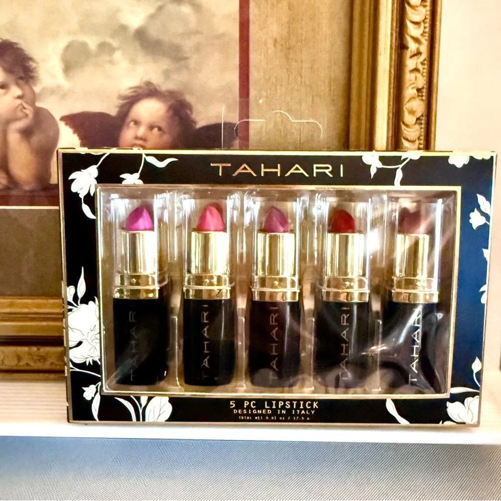 TAHARI LIPSTICK SET 5 PC. GLOSSY LIPSTICK COLLECTION Shades of Pink & Red Shades